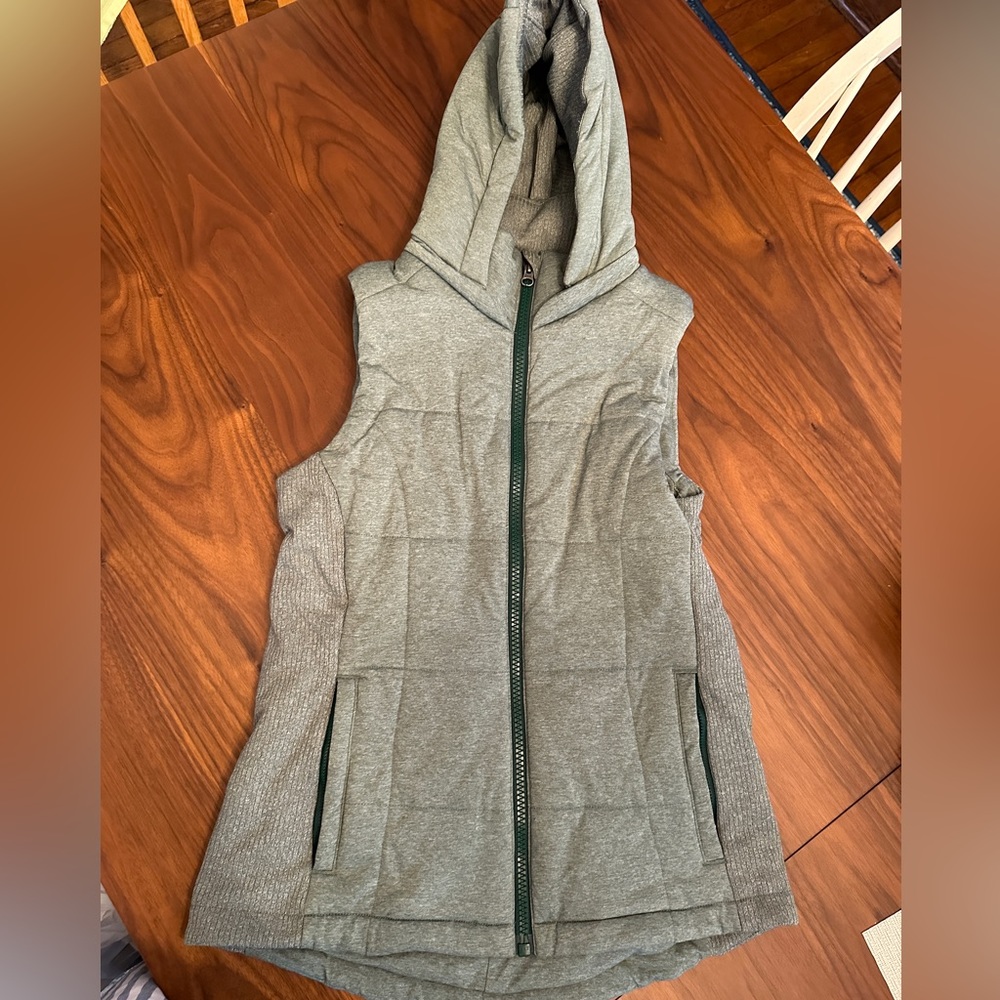 Athleta Puffer Vest Women’s Zip Off Hood